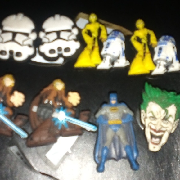 Croc Jibbitz -Charms - Shoe Charms - Marvel Comics DC - Lot Of 8 - Picture 1 of 2